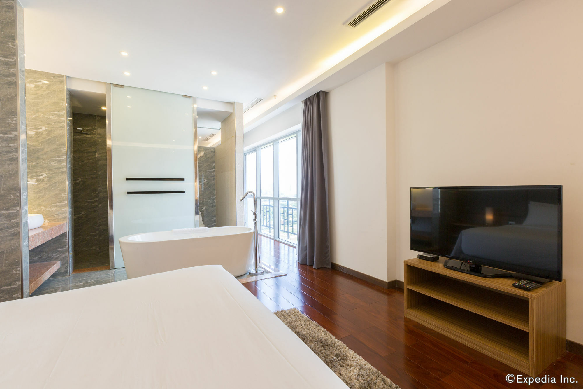 Charm Suite Residence Saigon Хошимін Екстер'єр фото